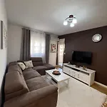 White Homes 7-central Point *