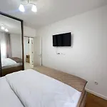White Homes 7-central Point Apartament *