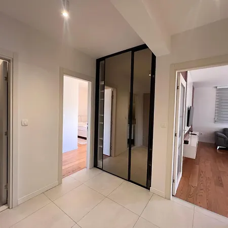 White Homes 7-central Point Apartment *
