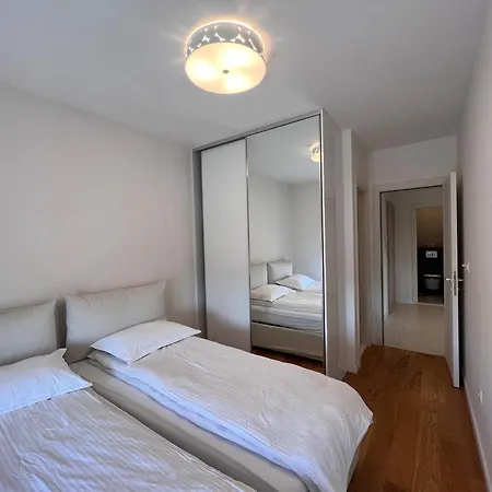White Homes 7-central Point Apartment *