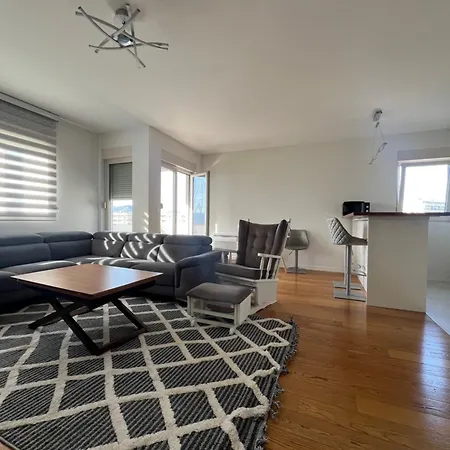 White Homes 7-central Point דירה *
