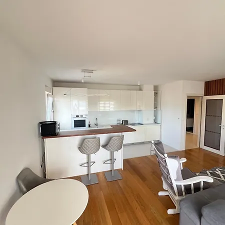 White Homes 7-central Point * פודגוריצה