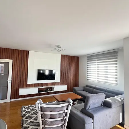 White Homes 7-central Point Apartment *