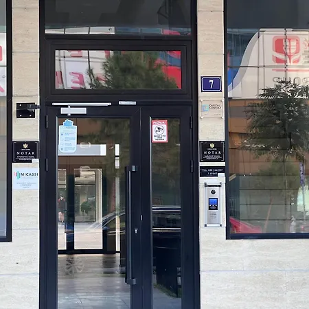 White Homes 7-central Point * פודגוריצה