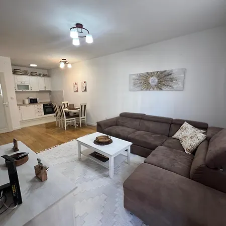 White Homes 7-central Point דירה