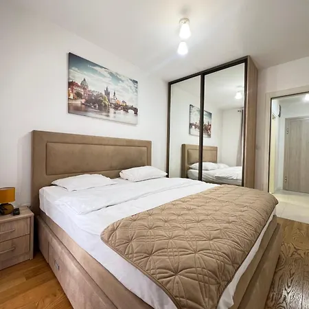 White Homes 7-central Point דירה פודגוריצה
