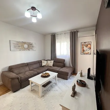 White Homes 7-central Point פודגוריצה