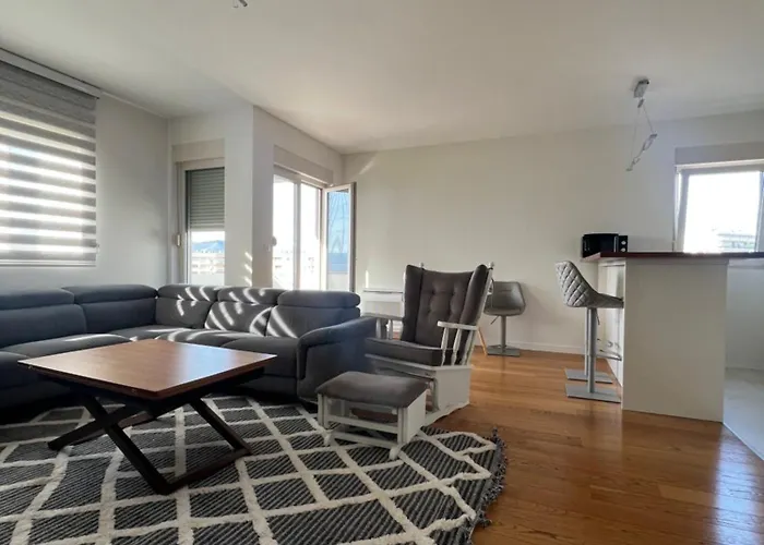 White Homes 7-central Point דירה *