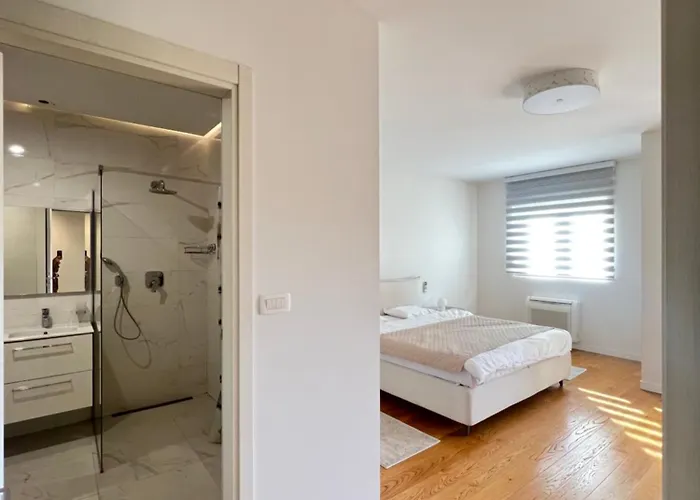 White Homes 7-central Point *