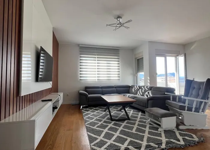 White Homes 7-central Point פודגוריצה