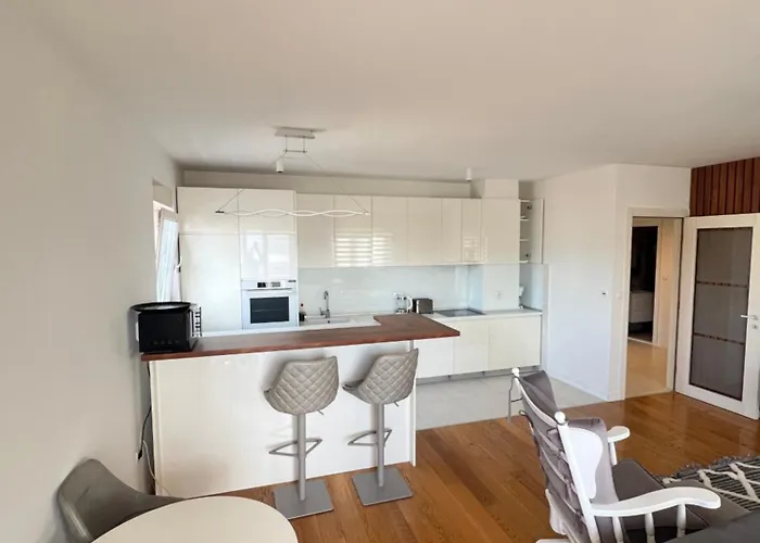 White Homes 7-central Point * פודגוריצה