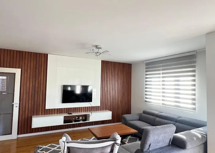 White Homes 7-central Point Apartment *