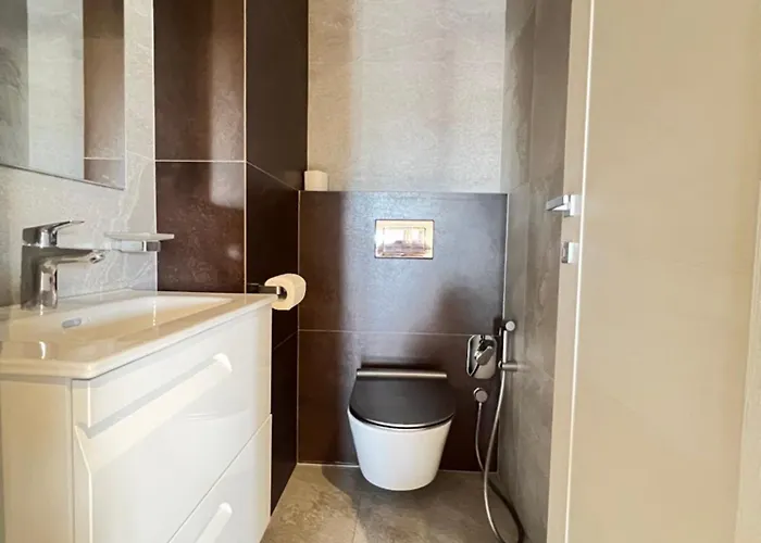 White Homes 7-central Point דירה פודגוריצה