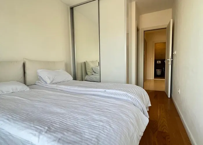 White Homes 7-central Point *