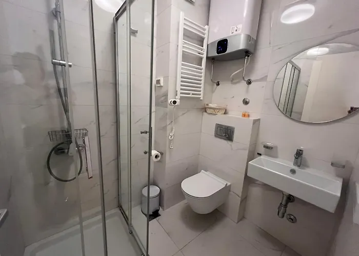 White Homes 7-central Point