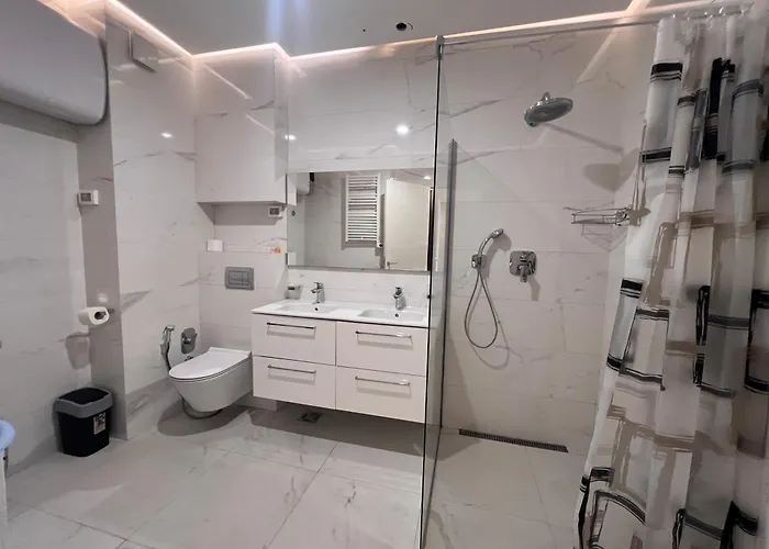 White Homes 7-central Point דירה