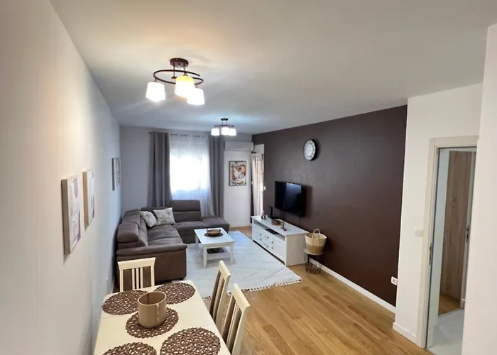 White Homes 7-central Point