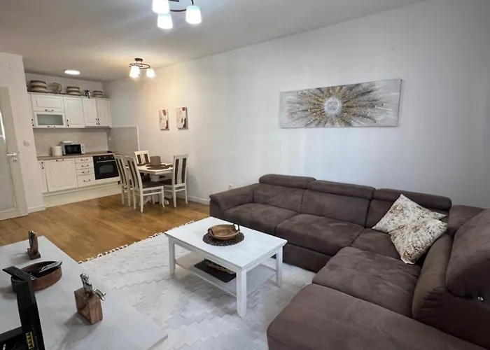 White Homes 7-central Point דירה