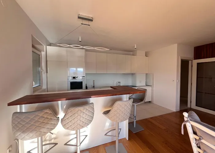 White Homes 7-central Point דירה *