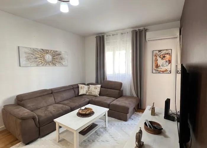 White Homes 7-central Point פודגוריצה