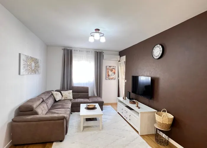 White Homes 7-central Point דירה